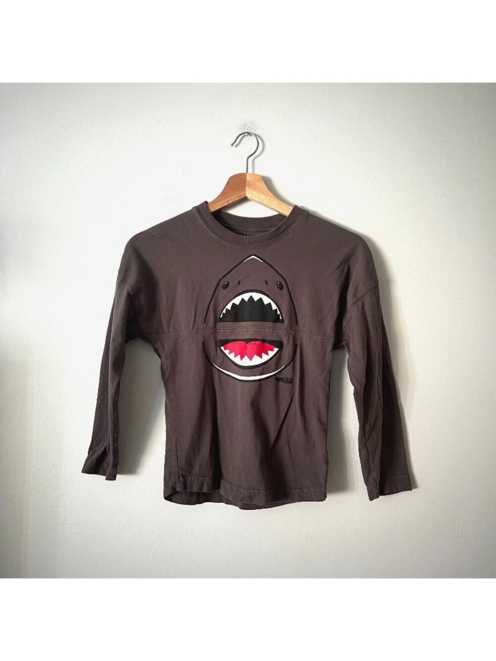 Shark Reef MGM Grand Resort Gray Spirit Jersey Bite Me Kid's Size Small